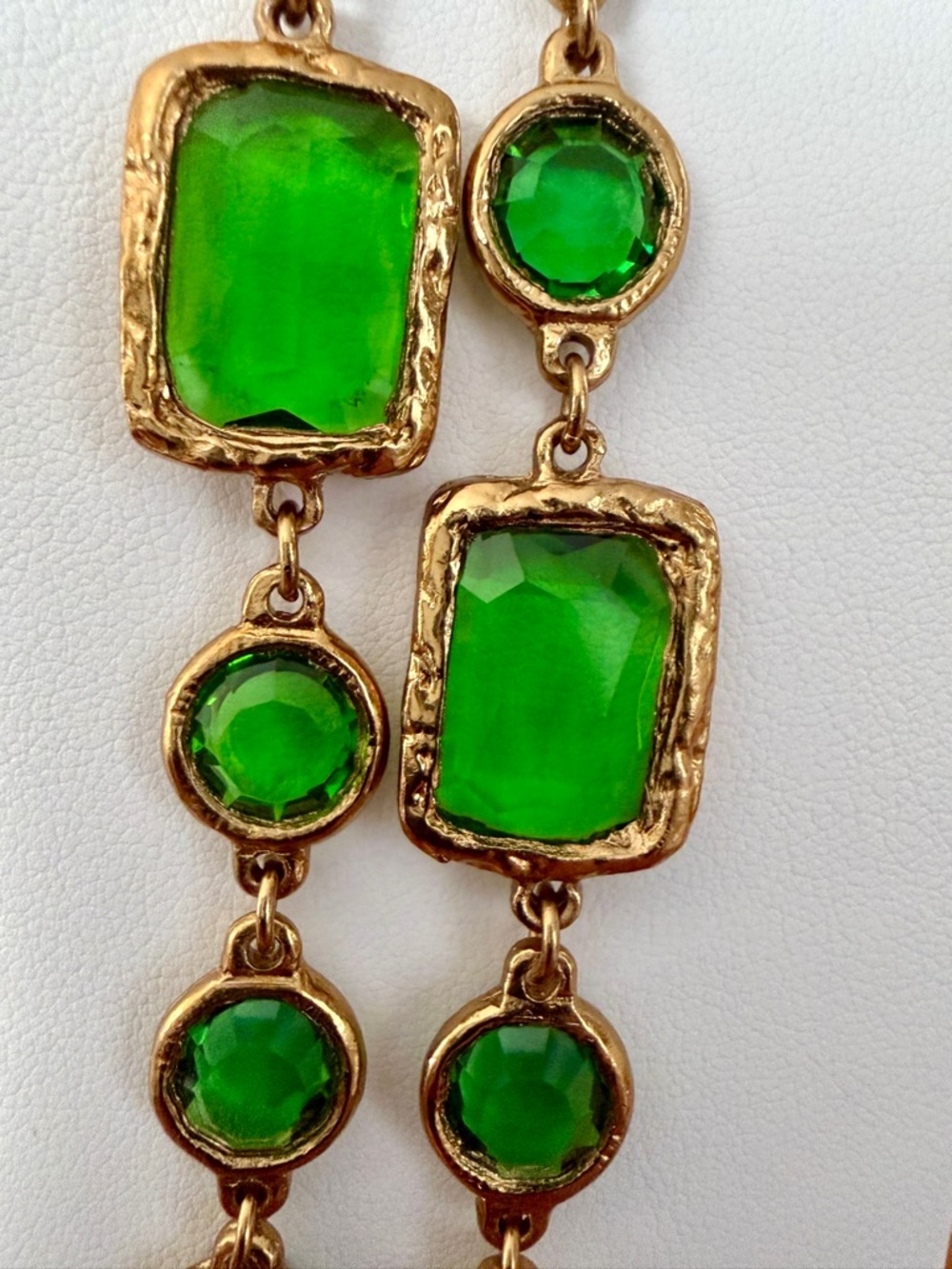 Chanel Vintage 1981 Chicklet Necklace in Emerald Green-Rare color - Picture 4 of 10